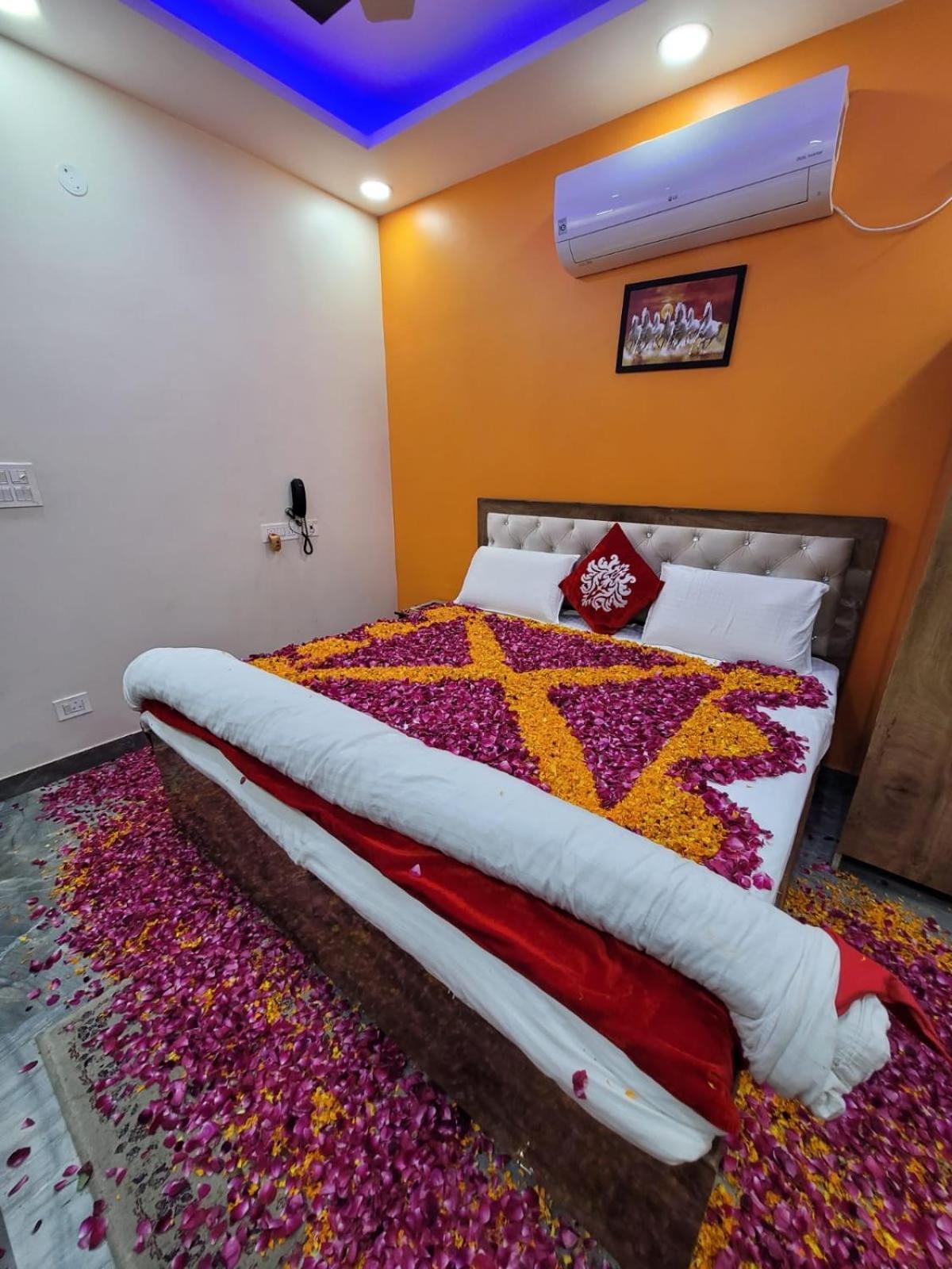 The Swiss Residency Hotel Greater Noida Bagian luar foto